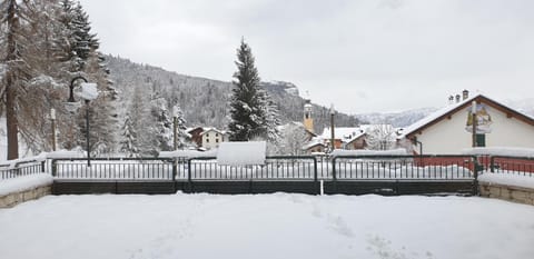 Balcony/Terrace, Mountain view