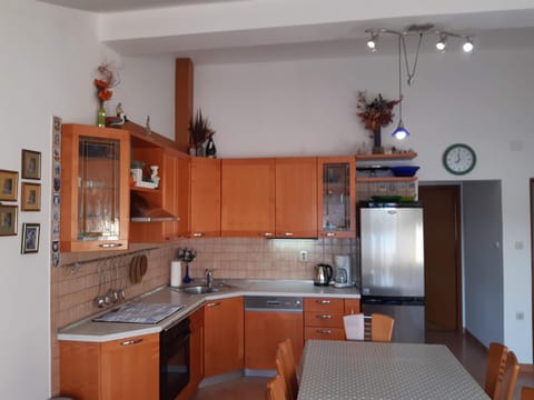 Dining area, kitchen