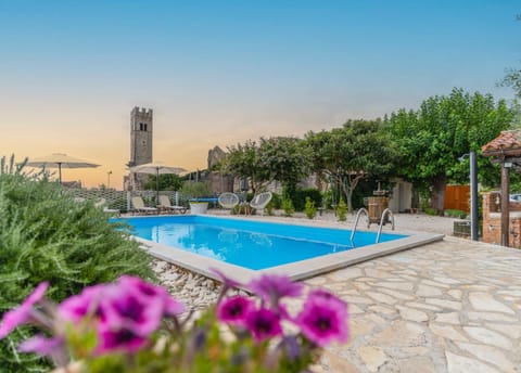 Natural landscape, Garden, Garden view, Pool view, Swimming pool, Swimming pool, sunbed