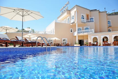 Facade/entrance, Swimming pool