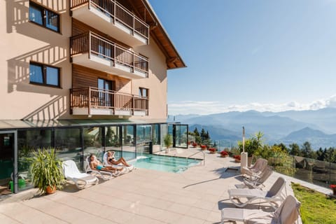 Property building, Spring, Day, Natural landscape, Solarium, View (from property/room), Mountain view, Pool view, Swimming pool, sunbed