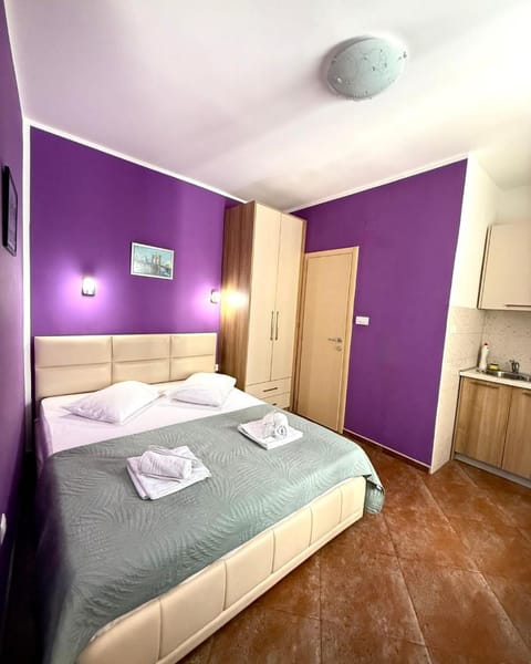 Bed, Bedroom, towels, wardrobe