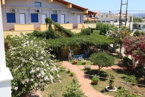 Property building, Spring, Day, Garden, Garden view