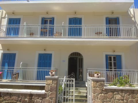 Panos Studios Apartment in Poros