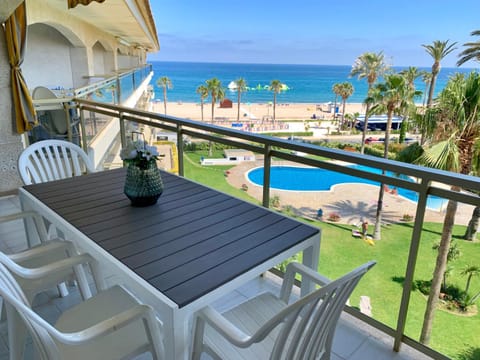 Balcony/Terrace, Pool view, Sea view