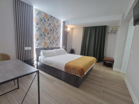 Bed, TV and multimedia, Bedroom, internet