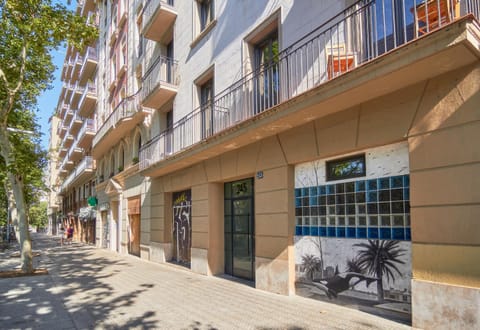 Property building, Facade/entrance, Off site, Neighbourhood, Balcony/Terrace, Street view, Quiet street view
