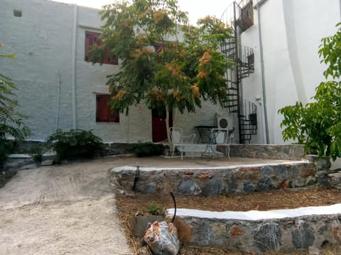 Facade/entrance, Garden
