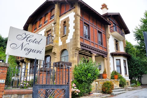 Facade/entrance