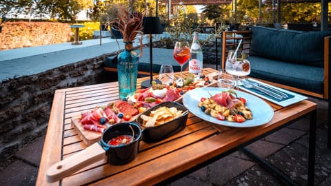 Patio, Food and drinks, Food, Drinks, Alcoholic drinks