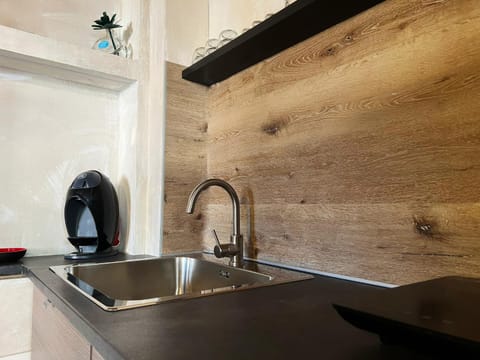 Coffee/tea facilities, kitchen