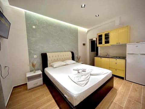 Kitchen or kitchenette, Bedroom