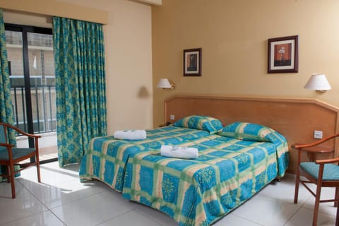 Bed, Photo of the whole room, Seating area, Bedroom