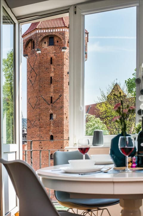 Nearby landmark, Neighbourhood, Balcony/Terrace, On site