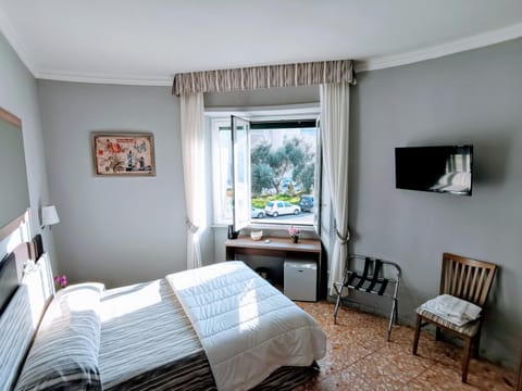 Nearby landmark, Communal lounge/ TV room, TV and multimedia, View (from property/room), Photo of the whole room, City view, Landmark view