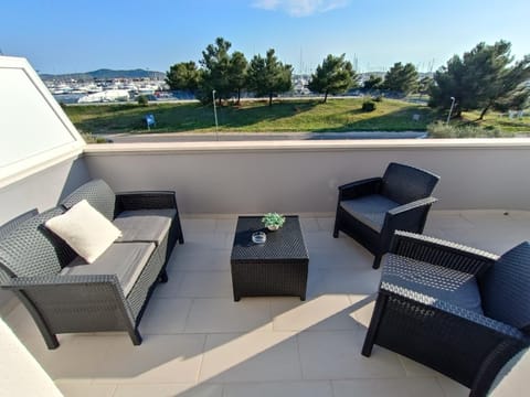 Balcony/Terrace, Garden view