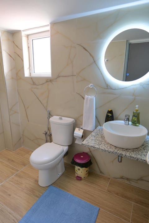 Toilet, Bathroom, towels