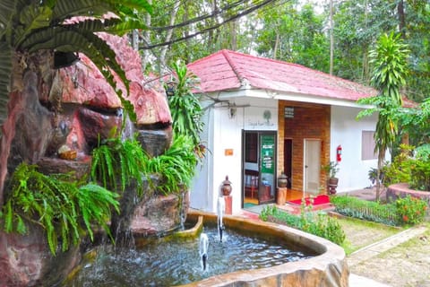 Restaurant/places to eat, On-site shops, Lobby or reception