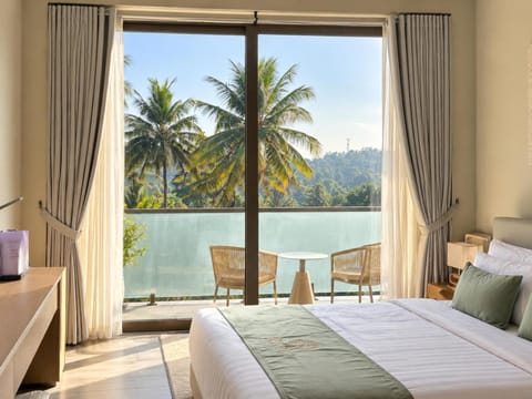 Bedroom, Mountain view