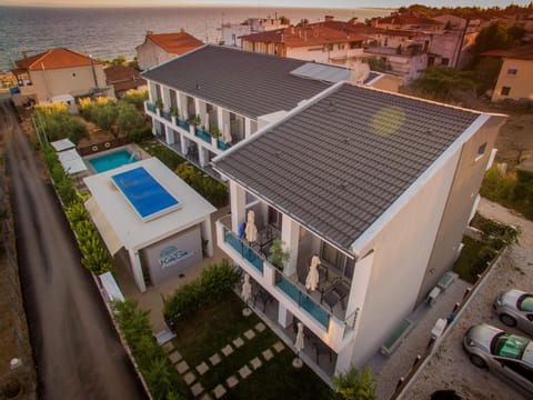 Bird's eye view, On site