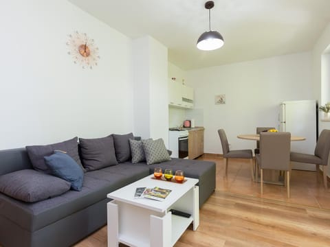 Living room, Decorative detail, Dining area