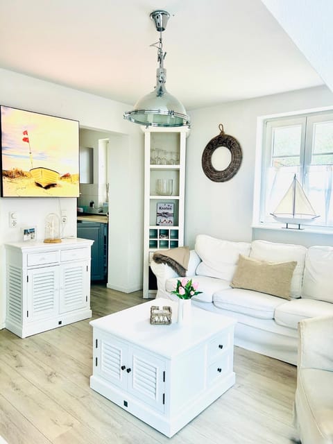 TV and multimedia, Living room, Seating area, pet friendly