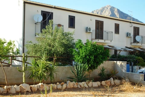 Facade/entrance, Garden view