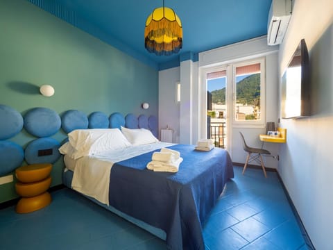 Bed, TV and multimedia, Bedroom, towels, air conditioner