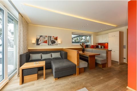 Kitchen or kitchenette, Living room, Seating area, Dining area