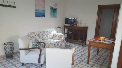 Communal lounge/ TV room, TV and multimedia, Living room, Seating area