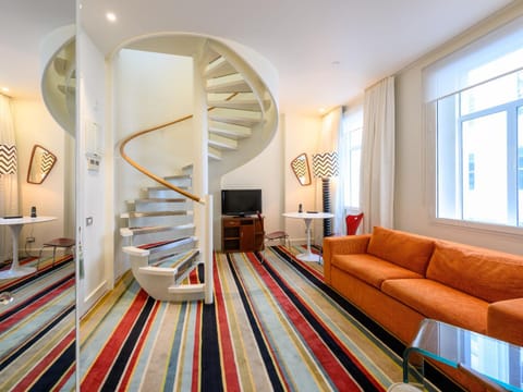 TV and multimedia, Living room, Seating area