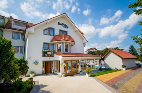 Property building, Facade/entrance, Property logo or sign