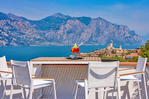 Hot Tub, Solarium, Balcony/Terrace, Lake view, Seasons, Open Air Bath