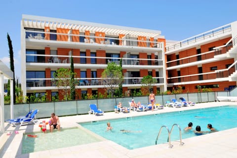 Property building, Day, Swimming pool, Swimming pool