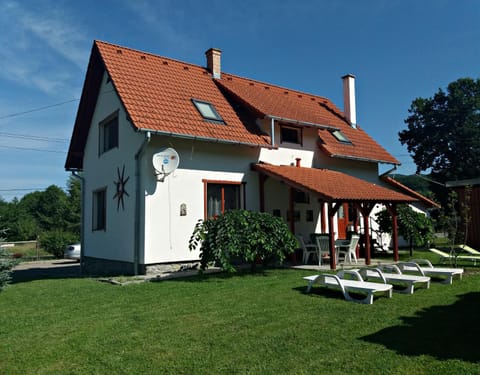 Property building, Facade/entrance, Garden