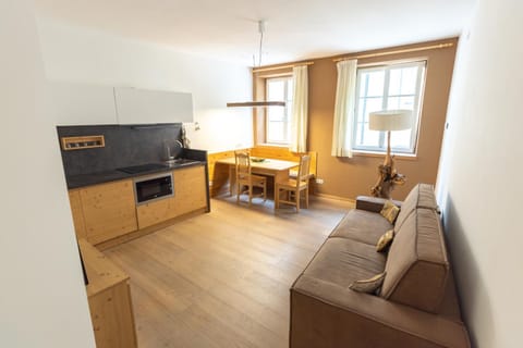 Kitchen or kitchenette, Living room, Seating area, stove