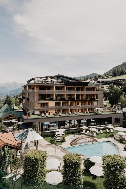 Property building, Garden, Swimming pool