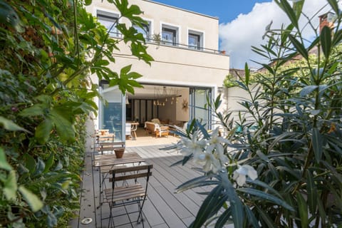 Patio, Facade/entrance