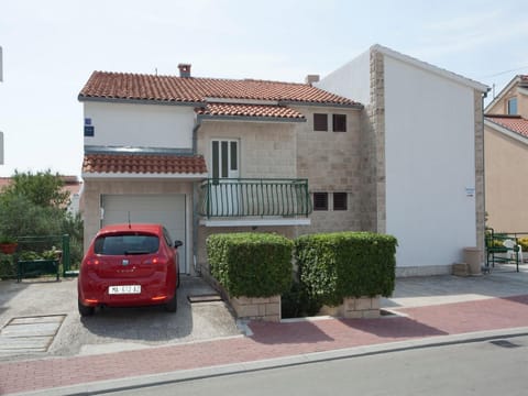 Patio, Facade/entrance
