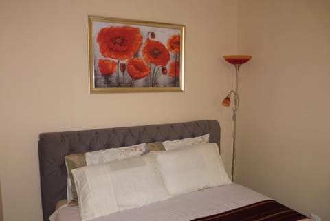 Seating area, Bedroom