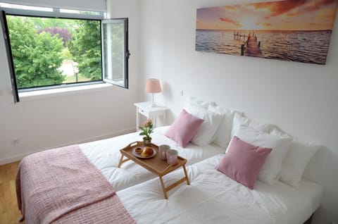 Bed, City view, Garden view, Street view