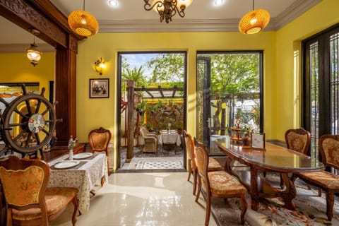 Restaurant/places to eat, Seating area, Garden view
