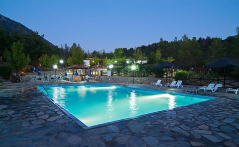 Property building, Night, Natural landscape, Food and drinks, Pool view, Swimming pool, Drinks, Alcoholic drinks, Alcoholic drinks, sunbed