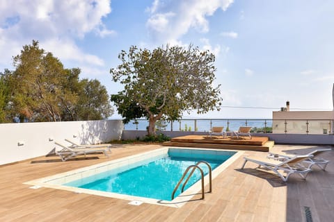 Day, View (from property/room), Pool view, Swimming pool, sunbed