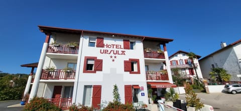 Facade/entrance, Balcony/Terrace, Parking