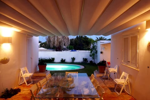 Off site, Garden, Balcony/Terrace, Pets, Garden view, Swimming pool, Family