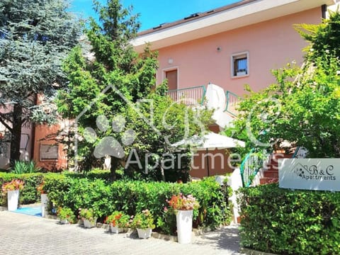 Property building, Facade/entrance, Garden