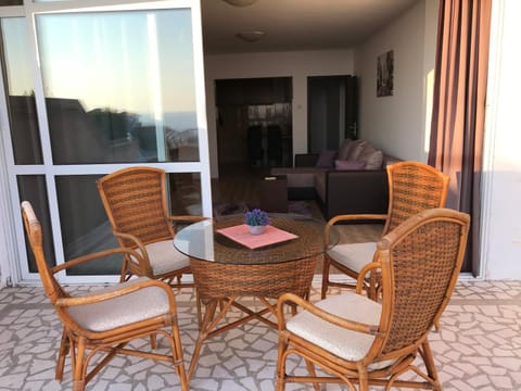 Balcony/Terrace, Kitchen or kitchenette, Living room, Dining area