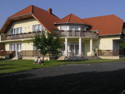 Facade/entrance, On site, Location