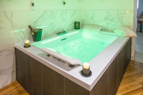 Hot Tub, Spa and wellness centre/facilities, Bath
